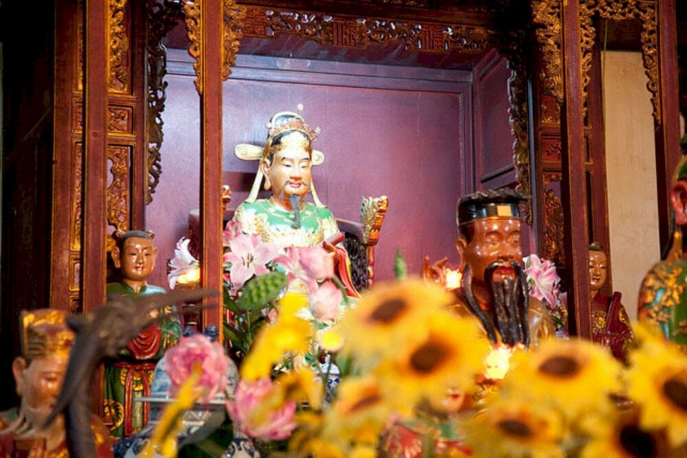 Tran Hung Dao is the legend of Vietnam and is the one who worship at Ngoc Son Temple